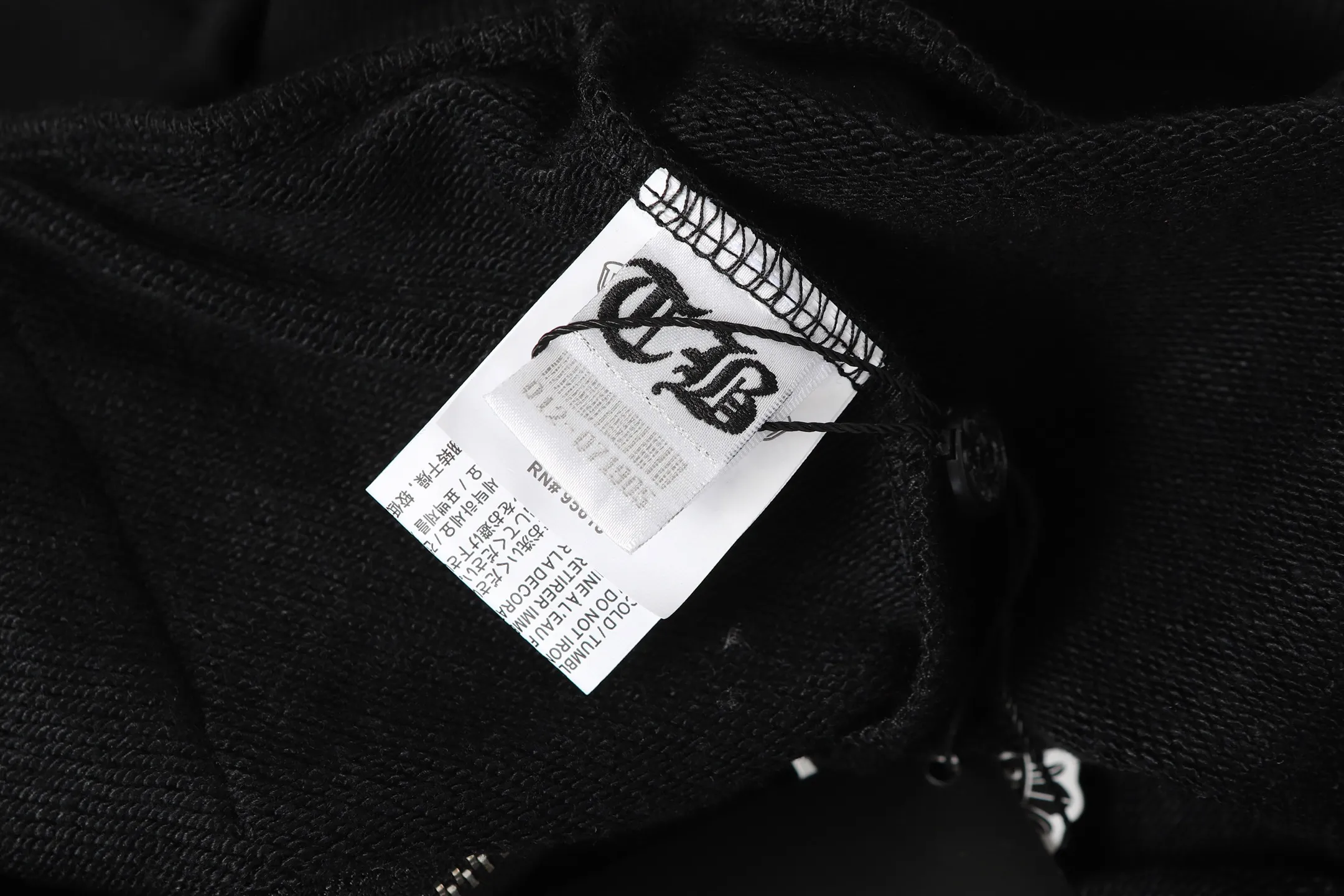 P260 02 cross-border model, please do not place an order if you pursue quality - Chrome Hearts/Chrome Hearts Horseshoe Sanskrit printed zipper sweatshirt cardigan jacket - High weight, high density and high quality. The wool is soft, delicate and skin-friendly. It feels soft and silky. It has excellent warmth and skin-friendly properties. - Custom-woven and dyed, no color difference. No matter the fabric or workmanship details, it beats the ordinary version on the market. - Hardware zipper accessories are all customized, full of details - Color: black white -Size: S M L XL